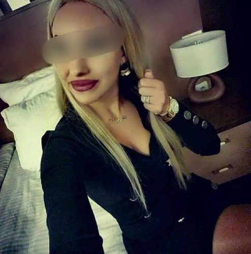 Liebevolles junges Girl gallery_0