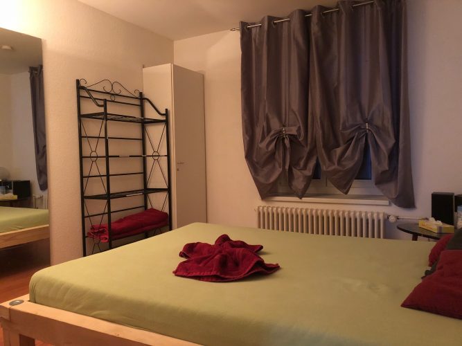 Für Privatwohnung: Nette Damen gesucht gallery_2