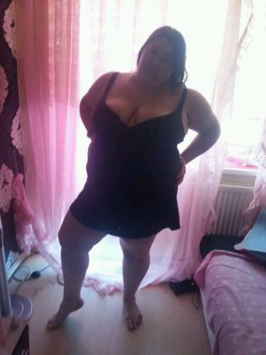 Mollige Rubensfrau bietet Sex gegen TG an gallery_1