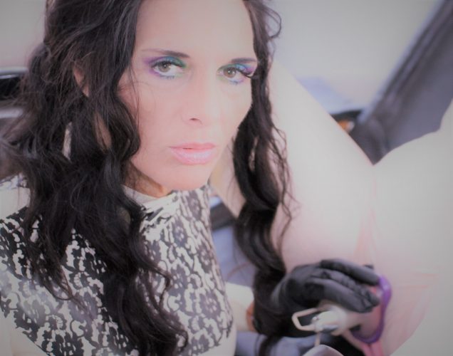 Diva Domina Satanica Panthera langbeinige Raubkatze in Latex gallery_1