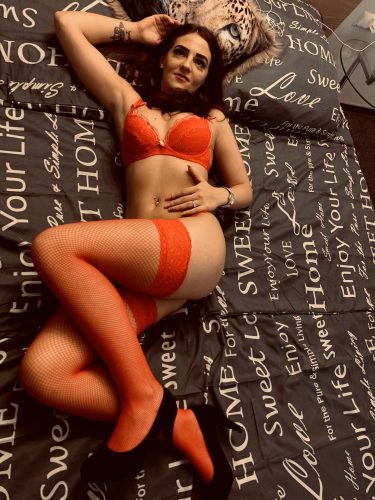 Geile Sch&ouml;nheit mit Topfigur gallery_2