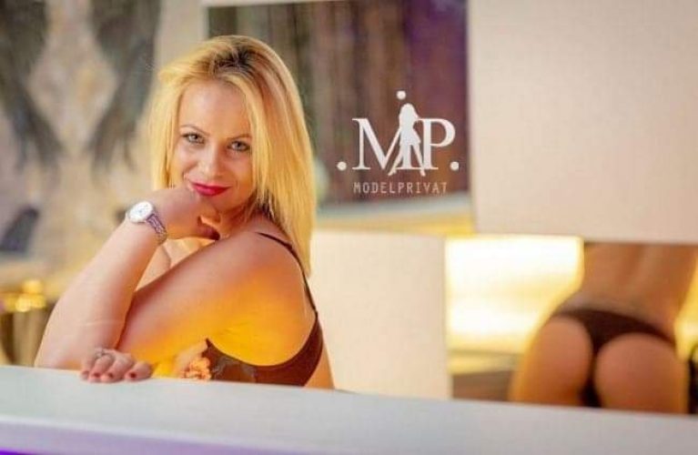 Blondine mit gr&uuml;nen Augen gallery_1