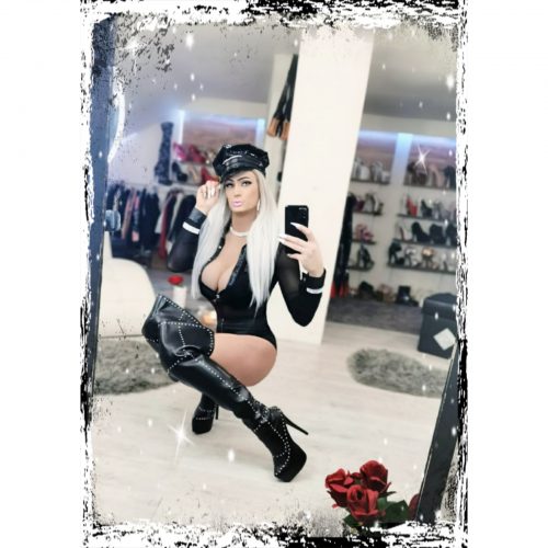 Sexy Trans Domina gallery_4