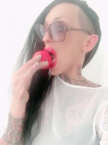 Sexy Transsexuelle tattoo model in München versaut und hemmungslos gallery_2