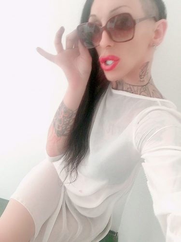 Sexy Transsexuelle tattoo model in M&uuml;nchen versaut und hemmungslos gallery_0