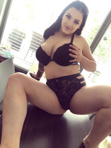 Maya Hot Curvy gallery_9