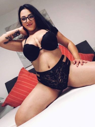 Maya Hot Curvy gallery_6