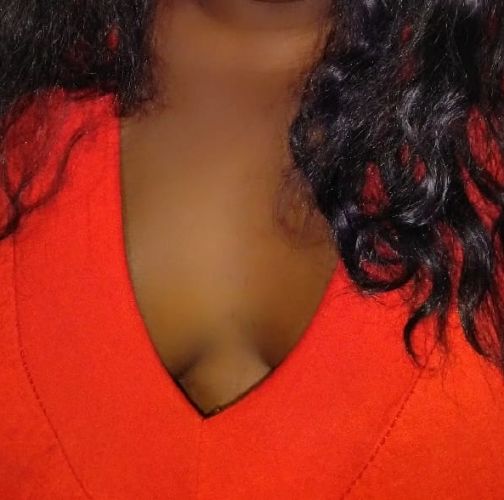Mollige attraktive afrikanische Frau Massiert dich gallery_0