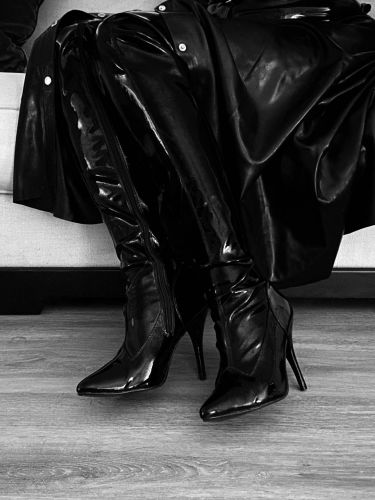 Private Herrin erzieht devote Sklaven! gallery_0