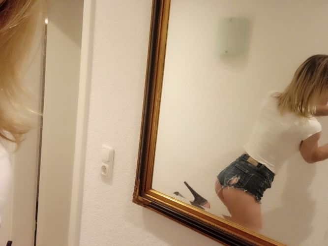 SKINNY MEISTERIN ORALSEX !!!! gallery_0