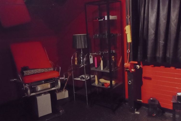 Exclusive club–much money // Exklusiver Club–viel Geld gallery_6