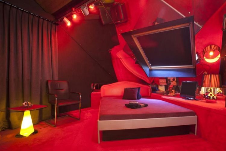 Exclusive club–much money // Exklusiver Club–viel Geld gallery_2