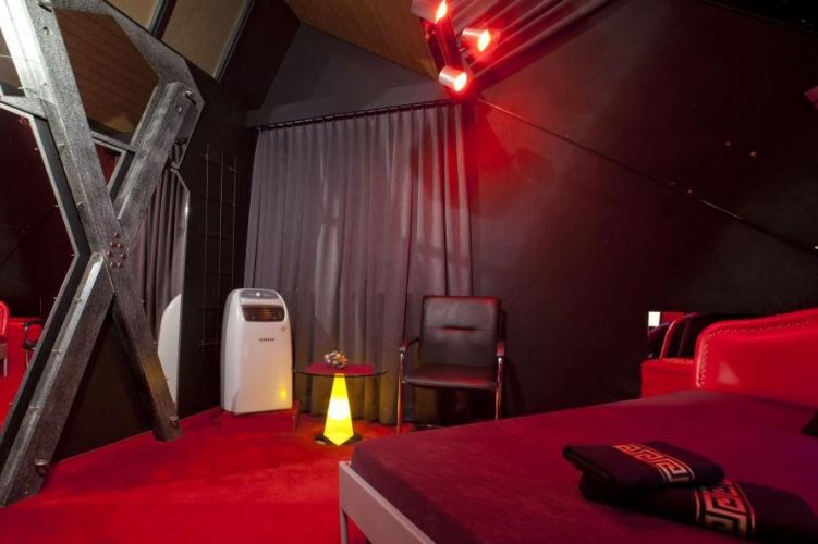 Exclusive club–much money // Exklusiver Club–viel Geld gallery_1