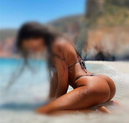 Hei&szlig;bl&uuml;tige Italienerin f&uuml;r sinnliche Ganzk&ouml;rpermassage gallery_0
