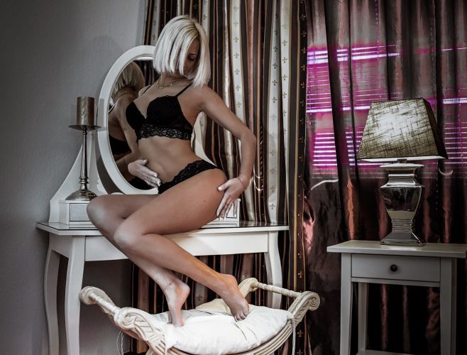 Sexy Blondine gallery_4