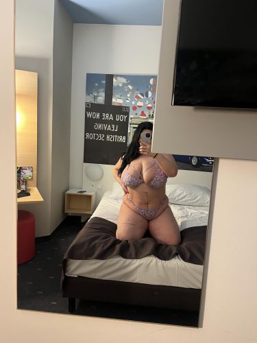 Geile Bumbsbare Curvy Milf gallery_1