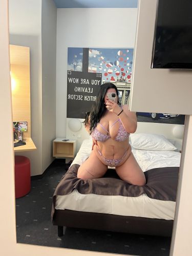 Geile Bumbsbare Curvy Milf gallery_0