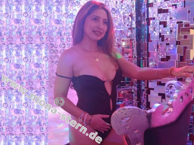Bildh&uuml;bsche Latina mit verf&uuml;hrerischen Kurven gallery_5