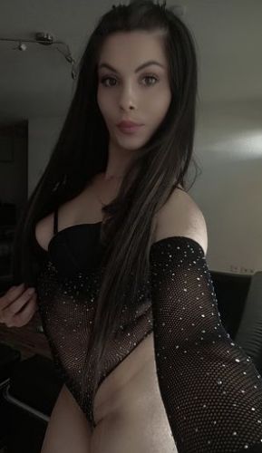 H&uuml;bches Girl macht Beine breit und l&auml;&szlig;t sich schlecken gallery_0